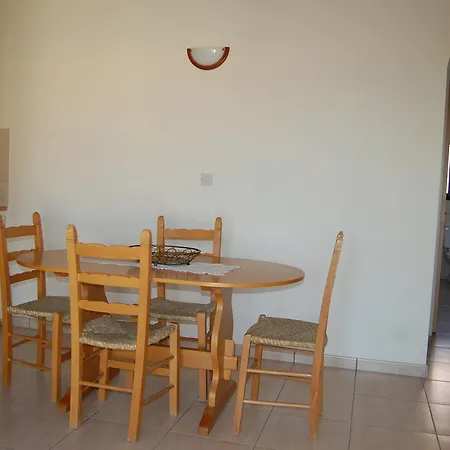 Nicos & Olympia Polis