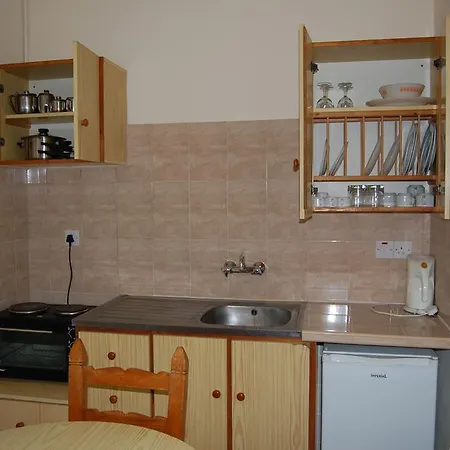 Nicos & Olympia アパート