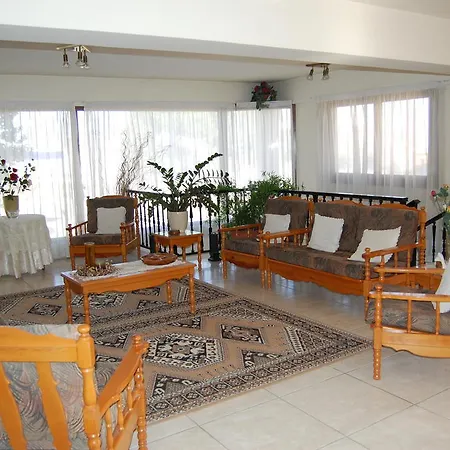 Nicos & Olympia Polis