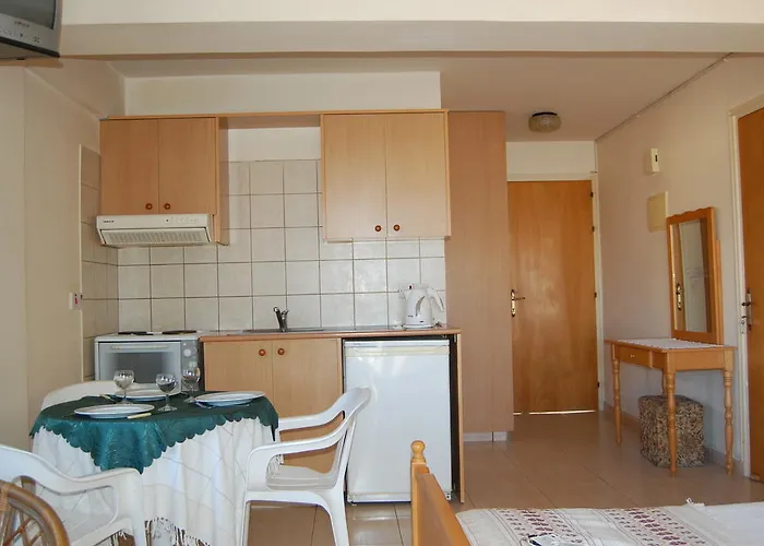 Nicos & Olympia Polis