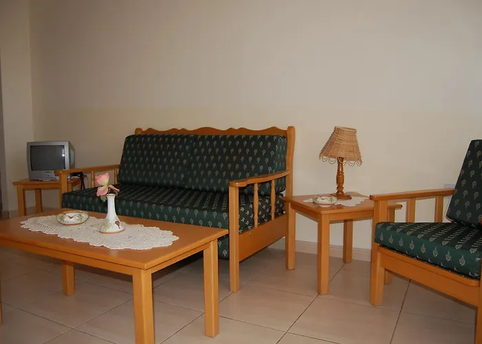 Nicos & Olympia Polis